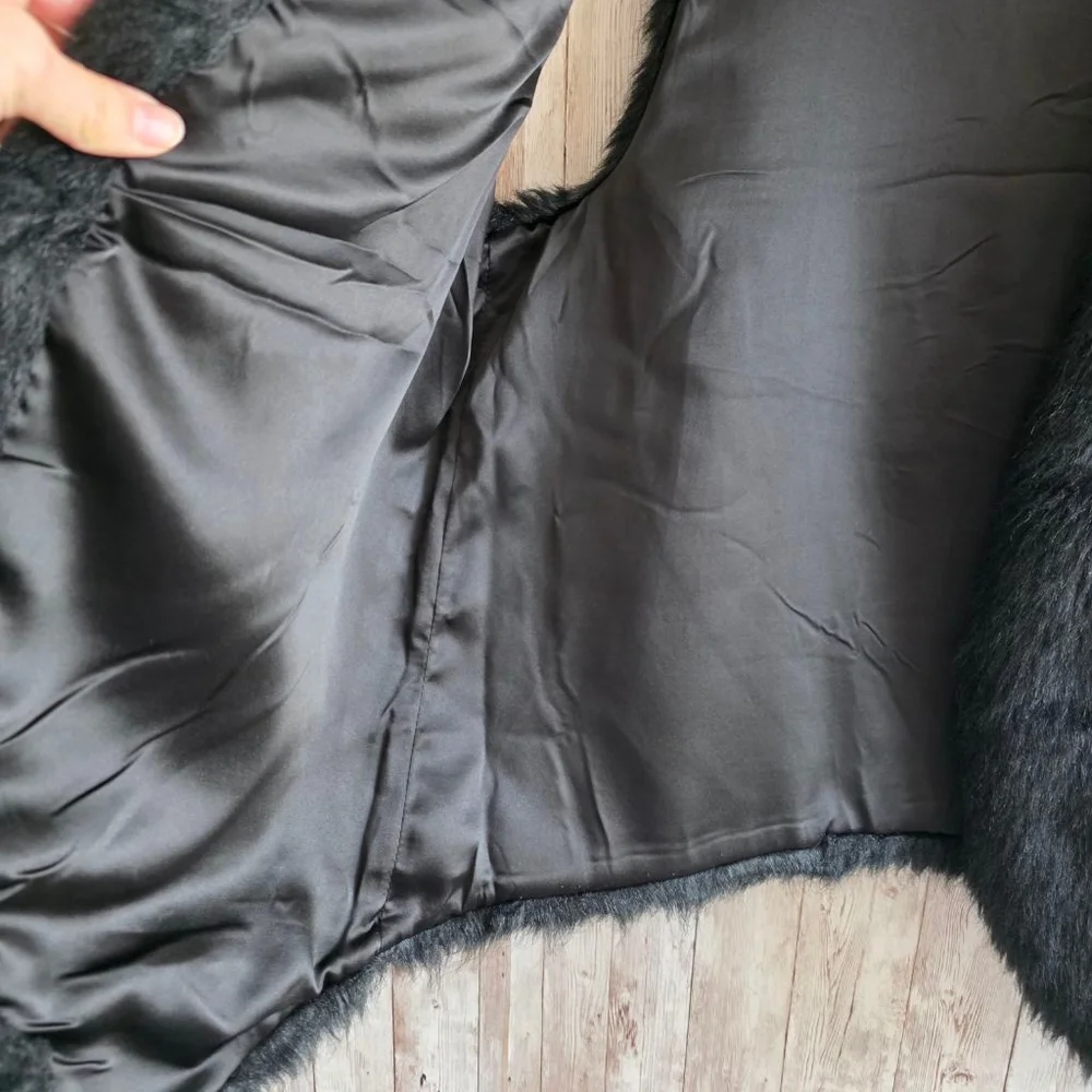 Women's Skies Are Blue Black Faux Fur Vest S